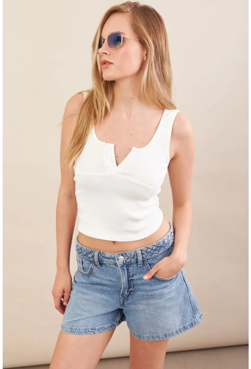 Kadın Beyaz Agraflı Kısa Bluz ZH167