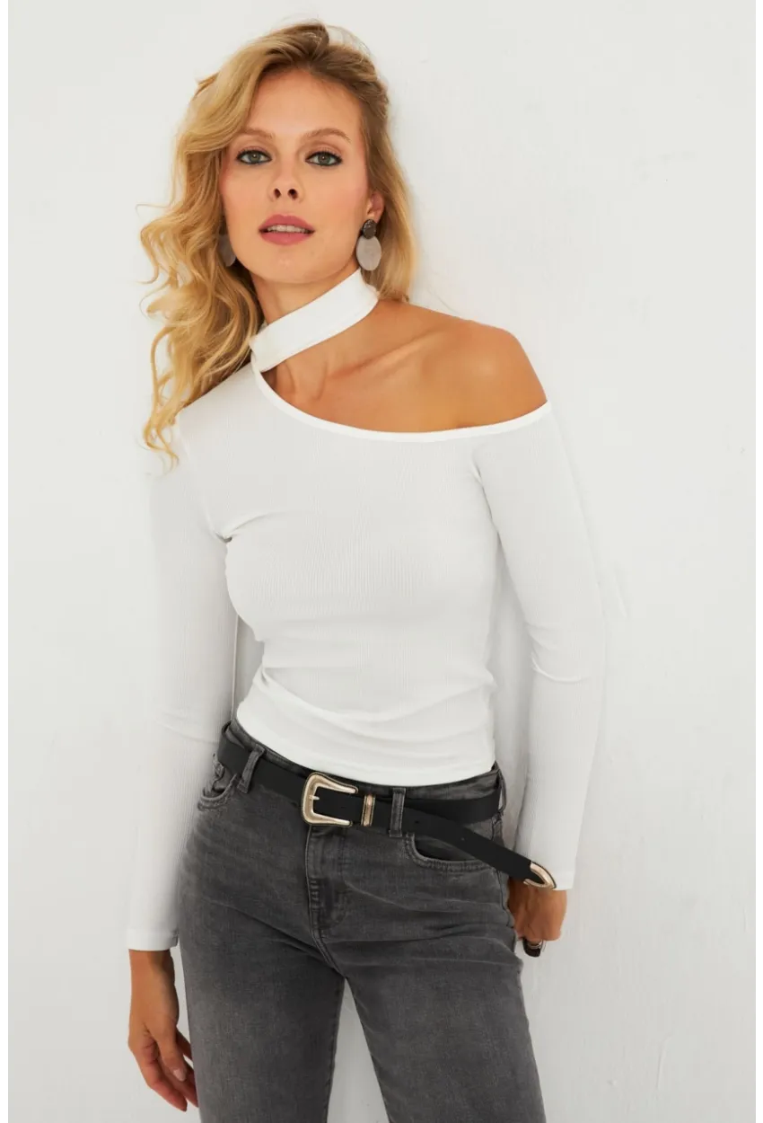 Kadın Beyaz Asimetrik Yaka Bluz CG376