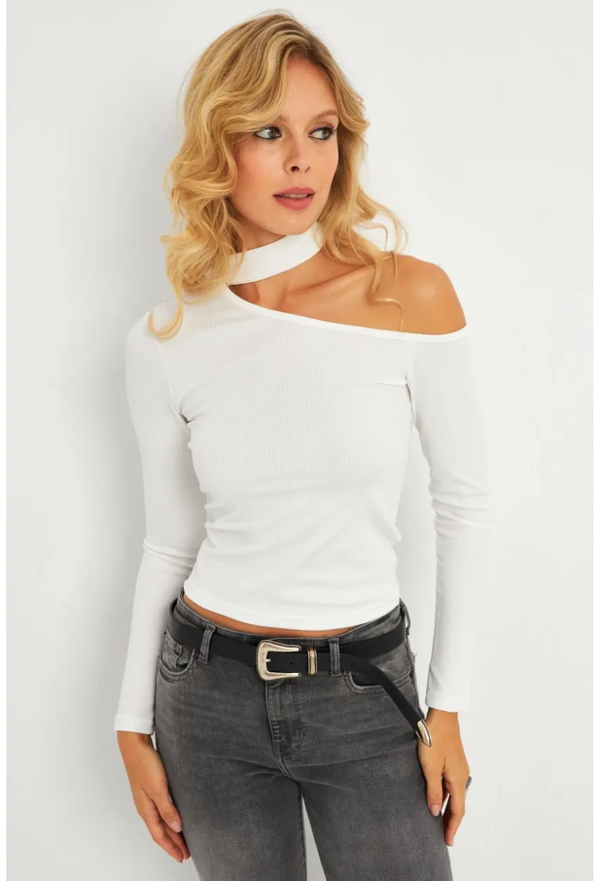 Kadın Beyaz Asimetrik Yaka Bluz CG376