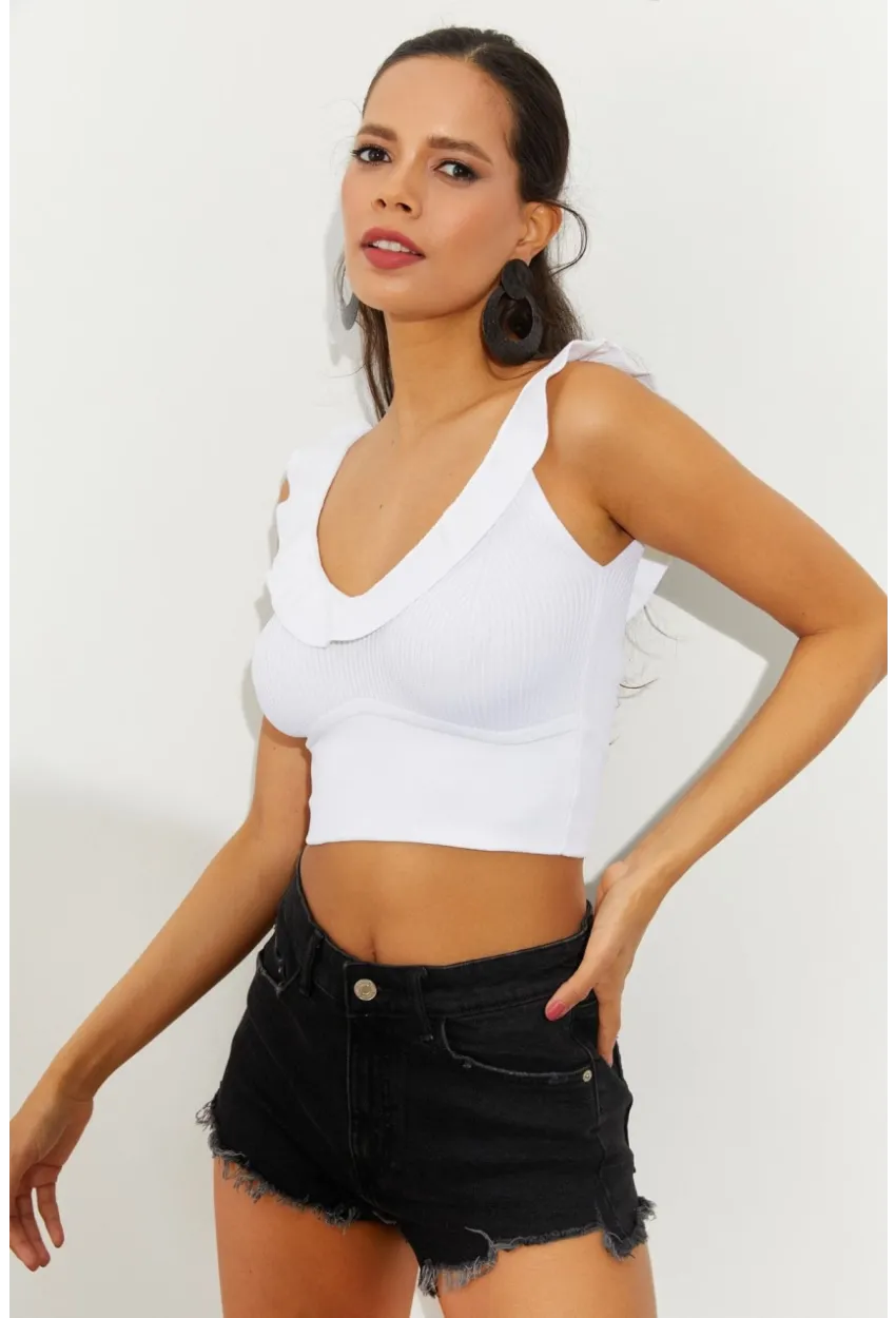 Kadın Beyaz Fırfırlı Triko Crop Bluz SMT210