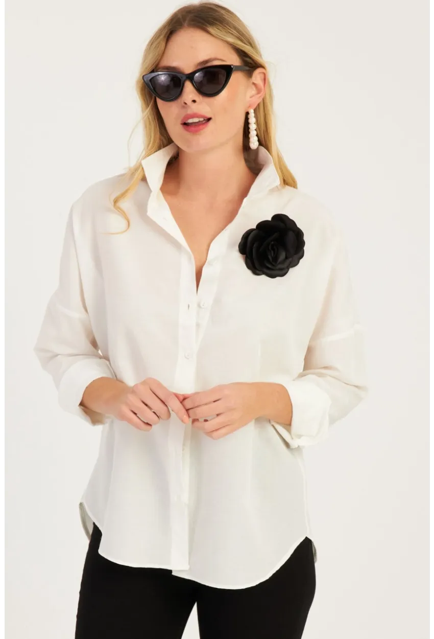 Kadın Beyaz Gül Aksesuarlı Gömlek SF2540