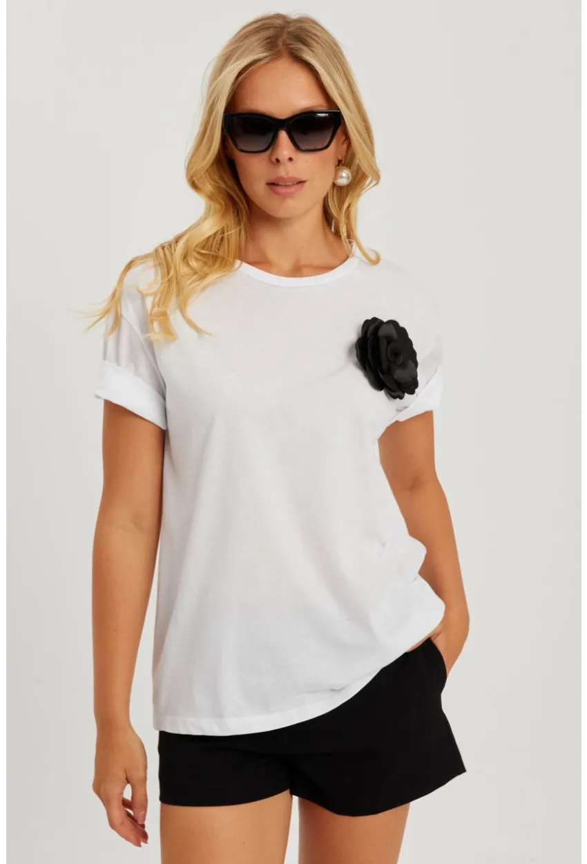 Kadın Beyaz Gül Aksesuarlı T-Shirt SF12721