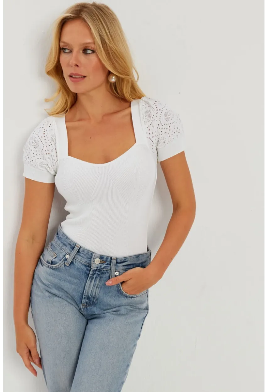 Kadın Beyaz Kalp Taka Triko Bluz SMT228