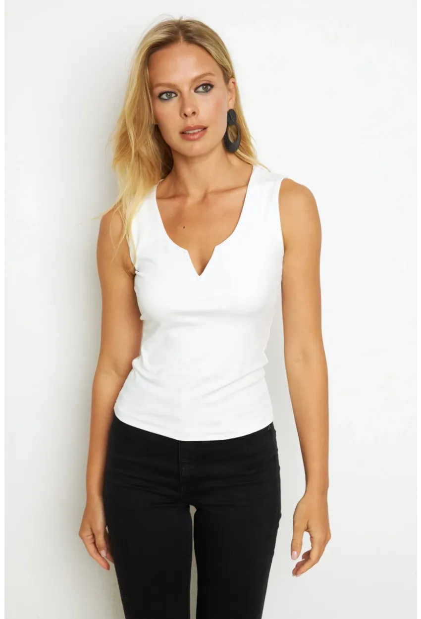 Kadın Beyaz Kolsuz Bluz EY2712