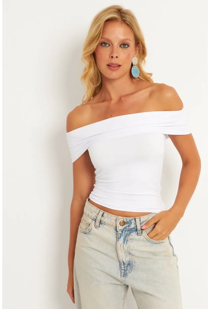 Kadın Beyaz Madonna Yaka Bluz CY340