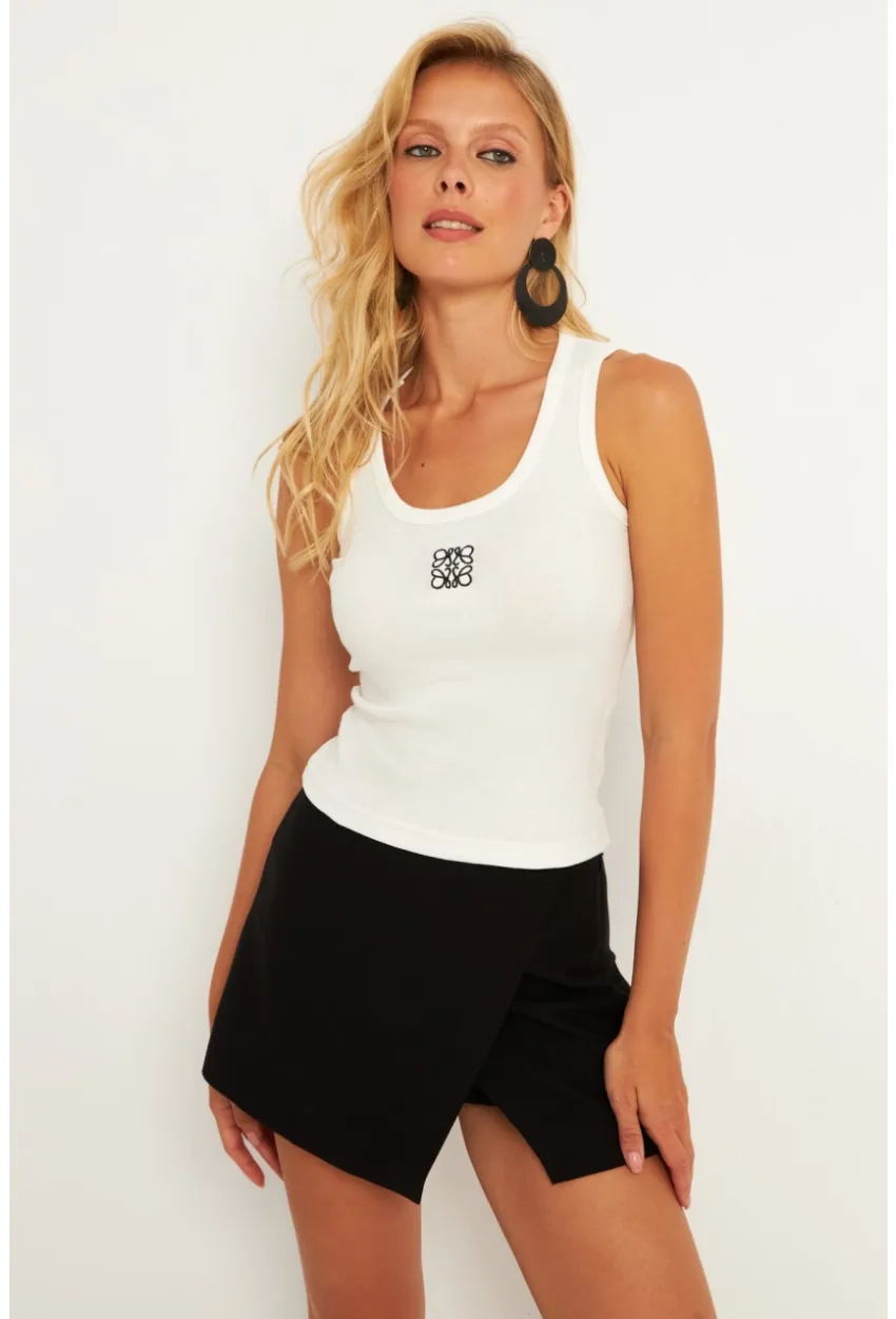 Kadın Beyaz Nakışlı Kaşkorse Bluz MK17