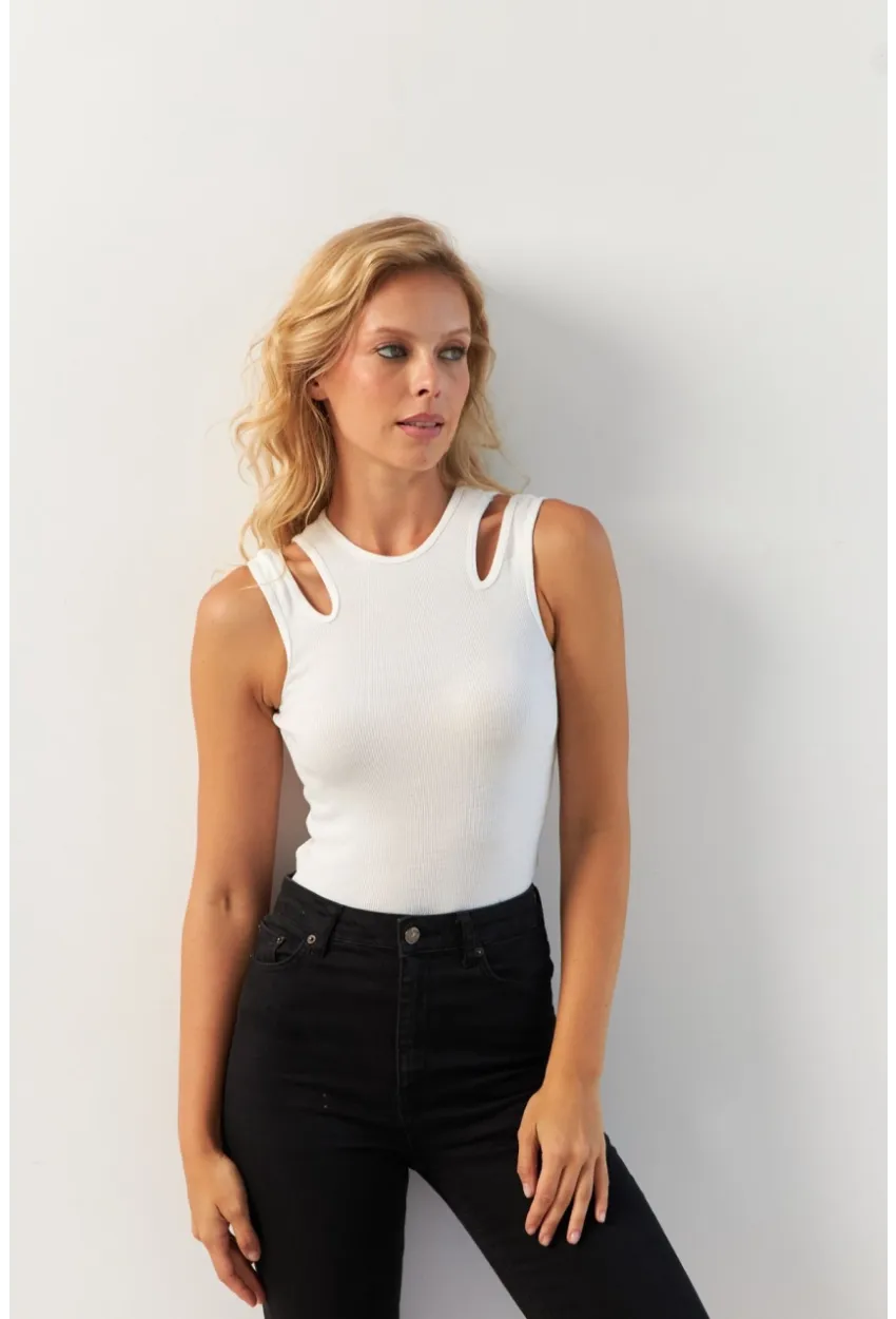 Kadın Beyaz Omuz Pencereli Bluz MK20