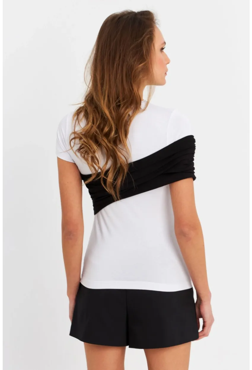 Kadın Beyaz-Siyah Çapraz Bloklu Bluz EY3073