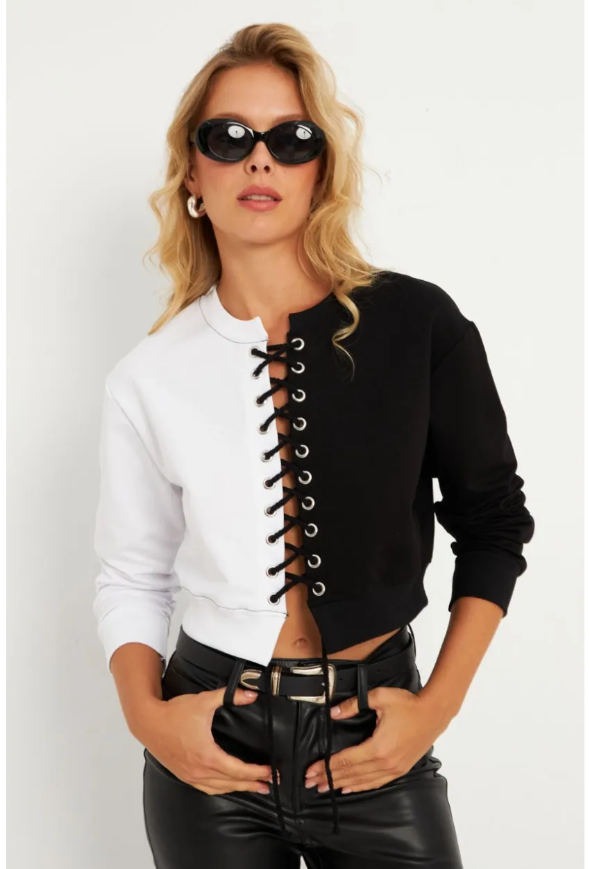 Kadın Beyaz-Siyah Kuşgözlü Kısa Sweatshirt TF02