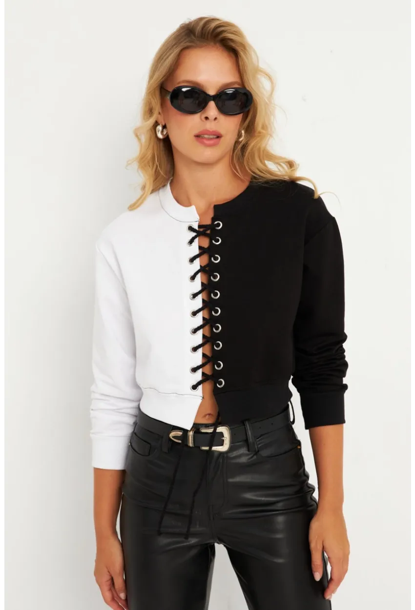 Kadın Beyaz-Siyah Kuşgözlü Kısa Sweatshirt TF02
