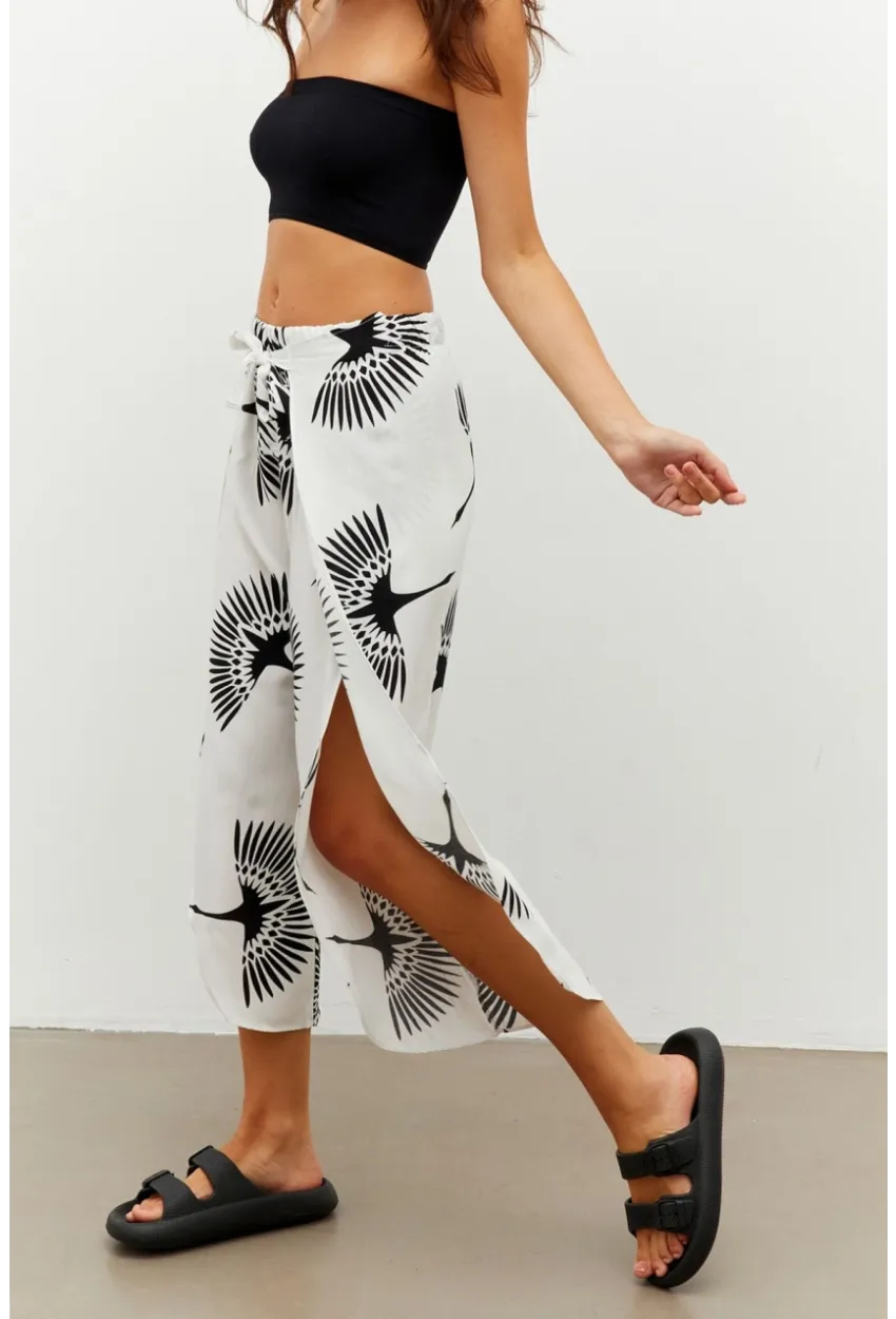 Kadın Beyaz-Siyah Pareo Desenli Pantolon ÖM402