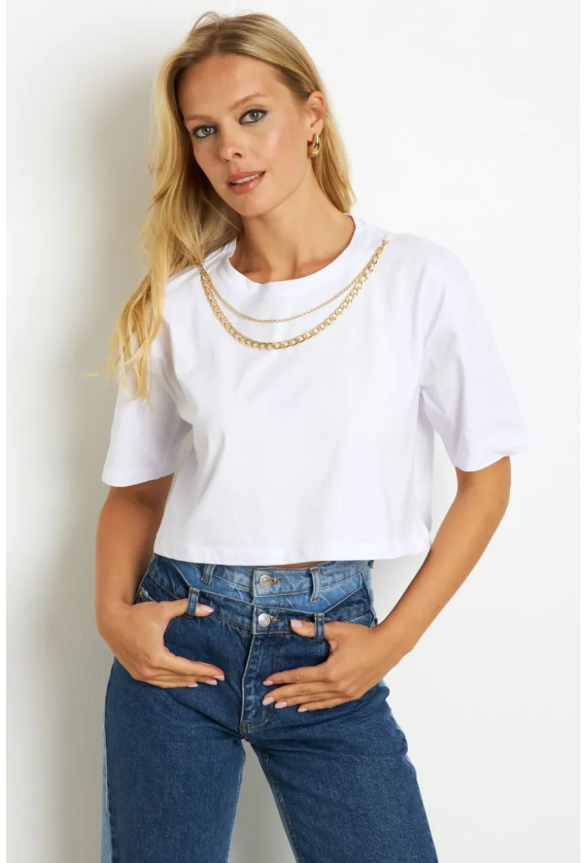 Kadın Beyaz Zincir Aksesuarlı Kısa T-Shirt HT109