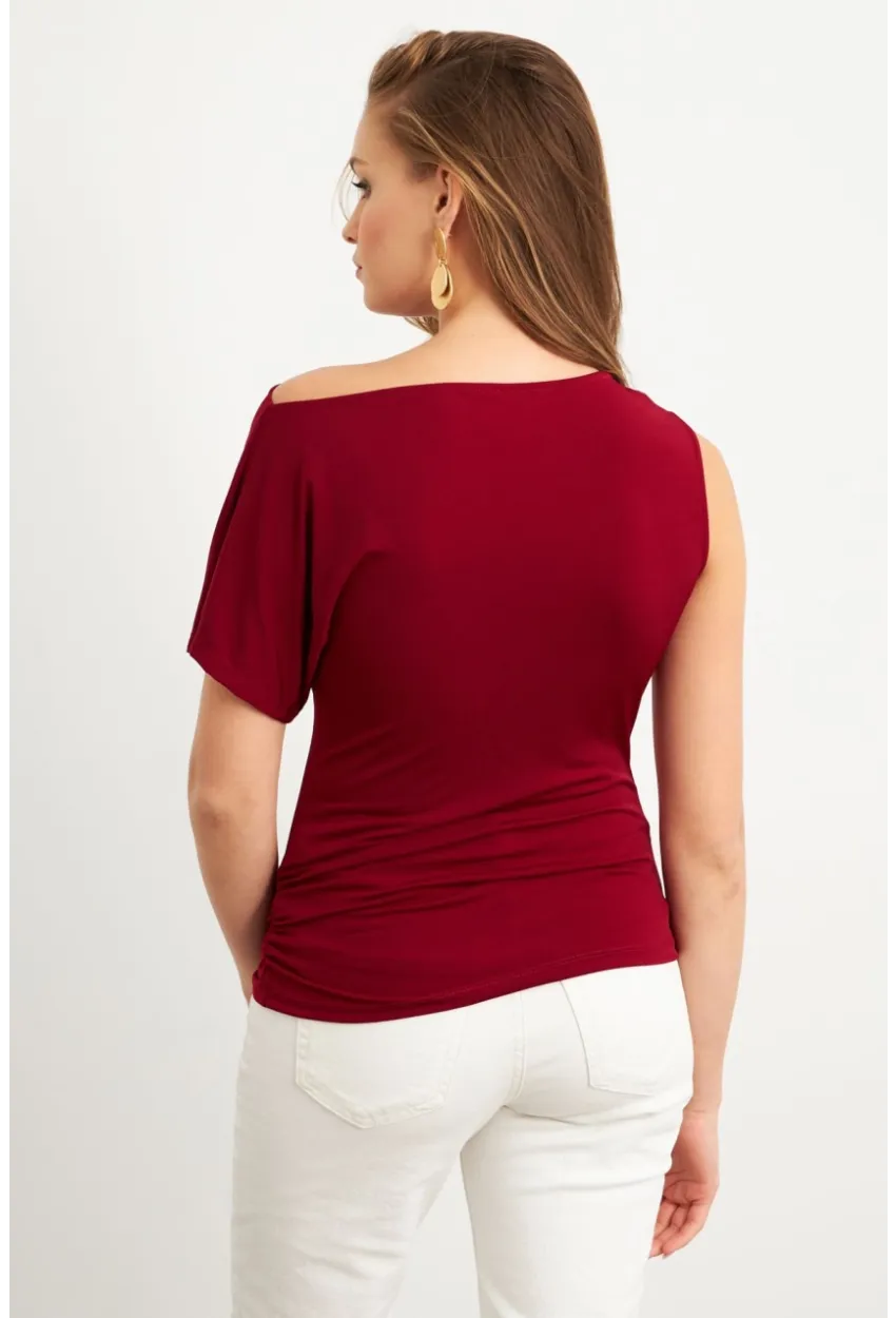 Kadın Bordo Aksesuarlı Asimetrik Kol Bluz VA102