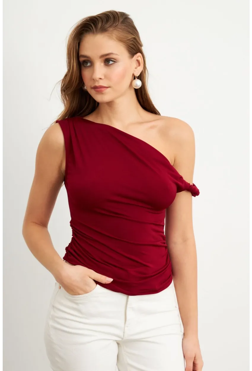 Kadın Bordo Asimetrik Kol Bluz VA100
