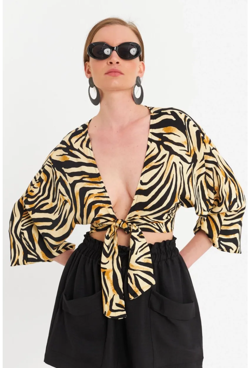 Kadın Camel-Siyah Önü Bağlamalı Crop Bluz TPG03