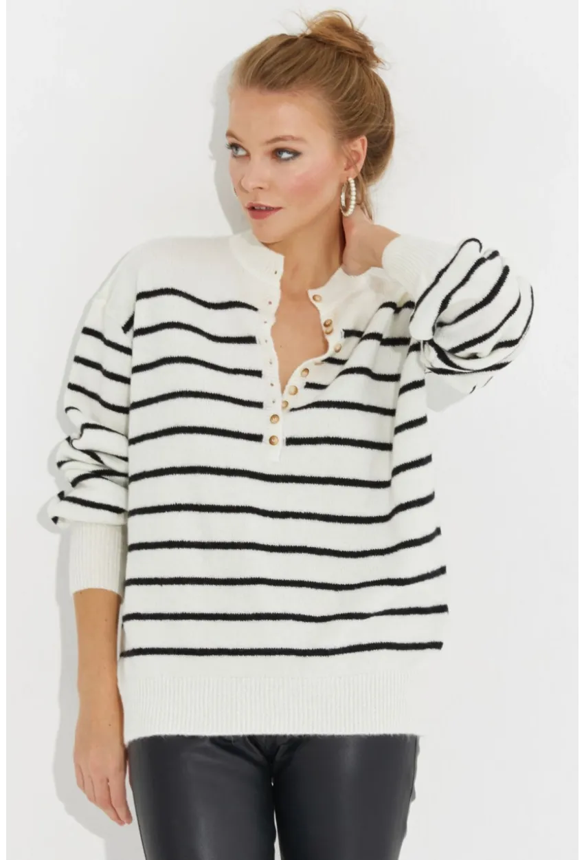 Kadın Ekru Çizgili Triko Kazak SMT219