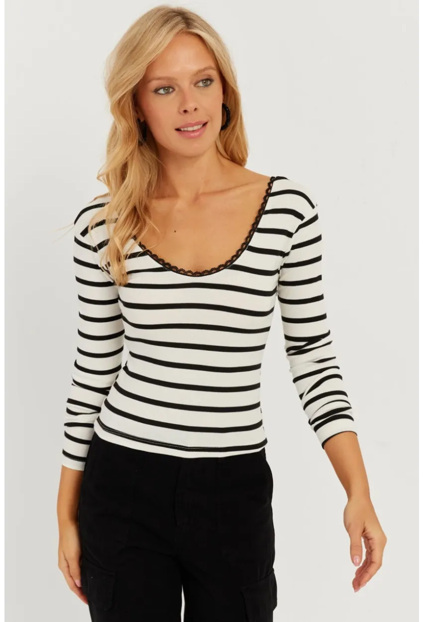 Kadın Ekru Dantel Ve Düğme Detaylı Bluz PP5363