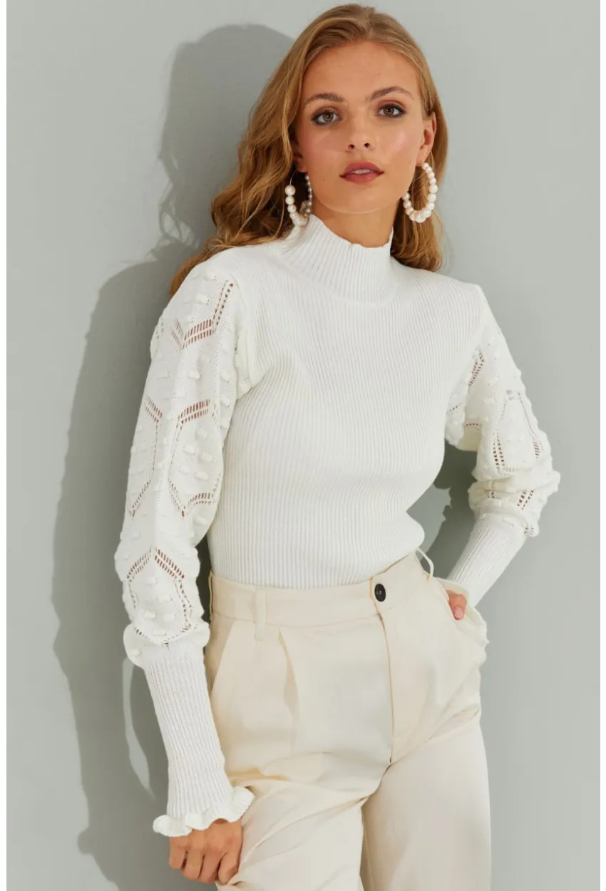 Kadın Ekru Kolları Ajurlu Triko Bluz SMT218