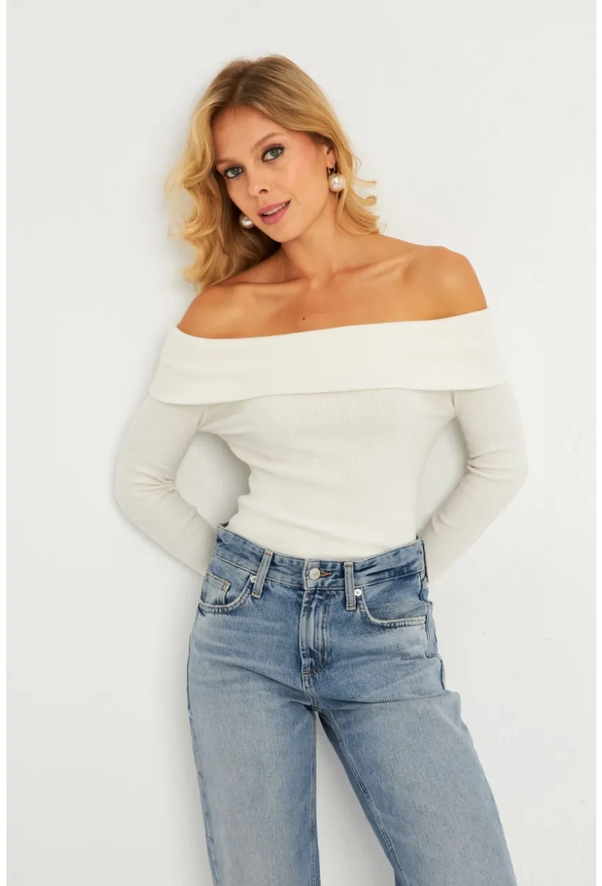 Kadın Ekru Madonna Yaka Bluz CG377