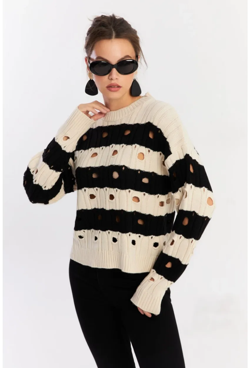 Kadın Ekru-Siyah Çizgili Yırtık Triko Kazak PP2342