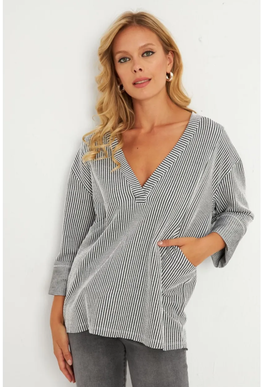 Kadın Gri Çizgili Cepli Sweatshirt TF01