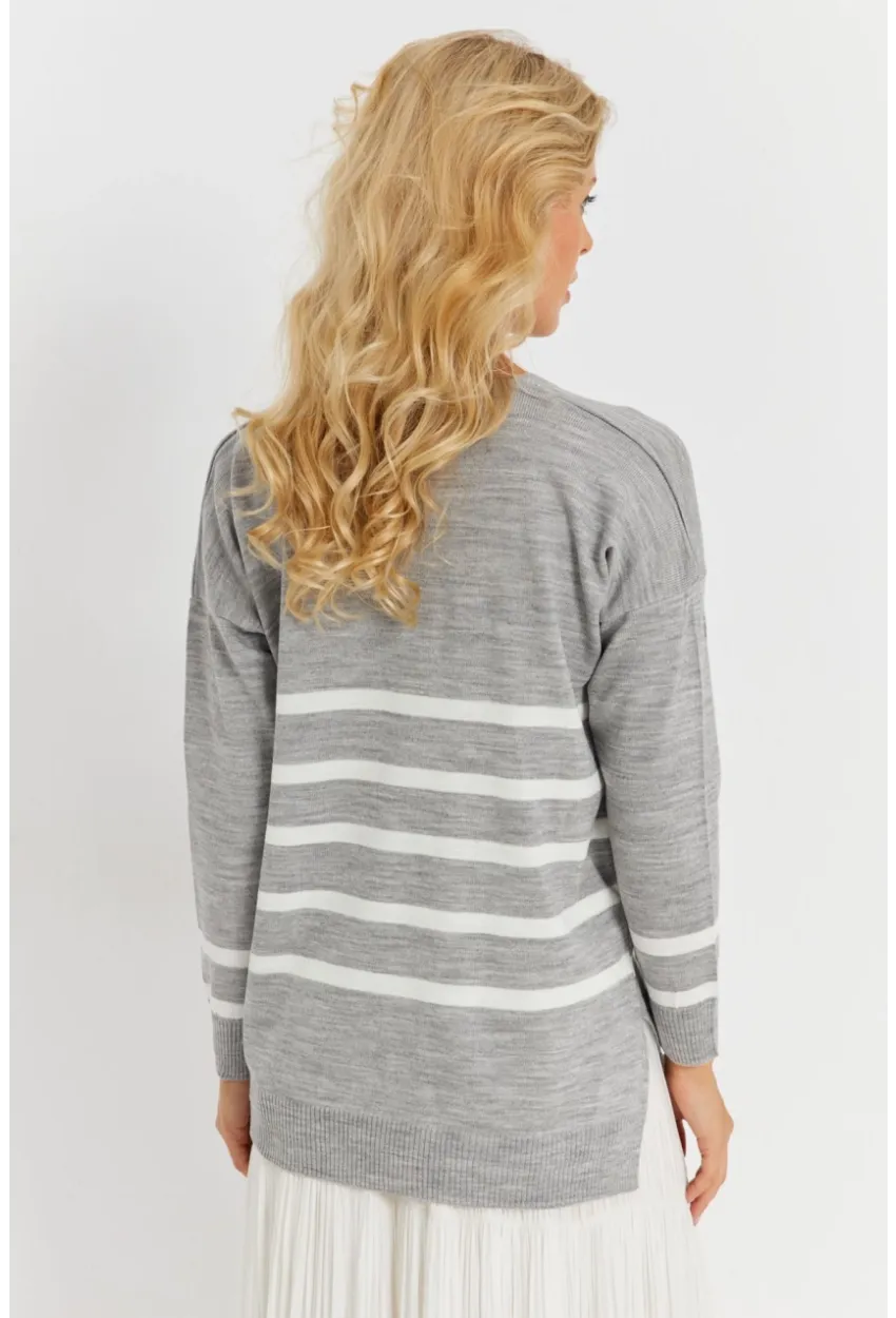 Kadın Gri V Yaka Çizgili Triko Kazak YİL550