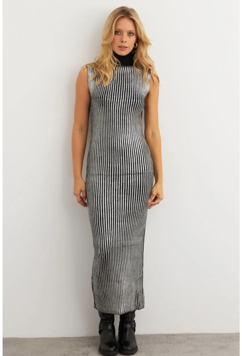 Kadın Gümüş Rengi Varaklı Balıkçı Maxi Elbise RM599