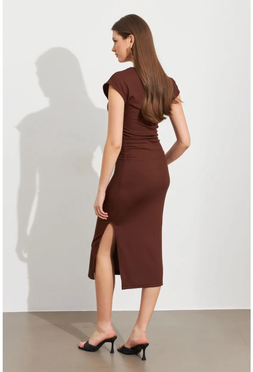 Kadın Kahverengi Büzgülü Midi Elbise MK38