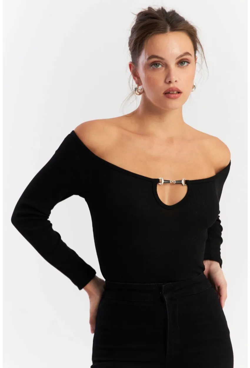 Kadın Siyah Aksesuarlı Kaşkorse Bluz EY2918