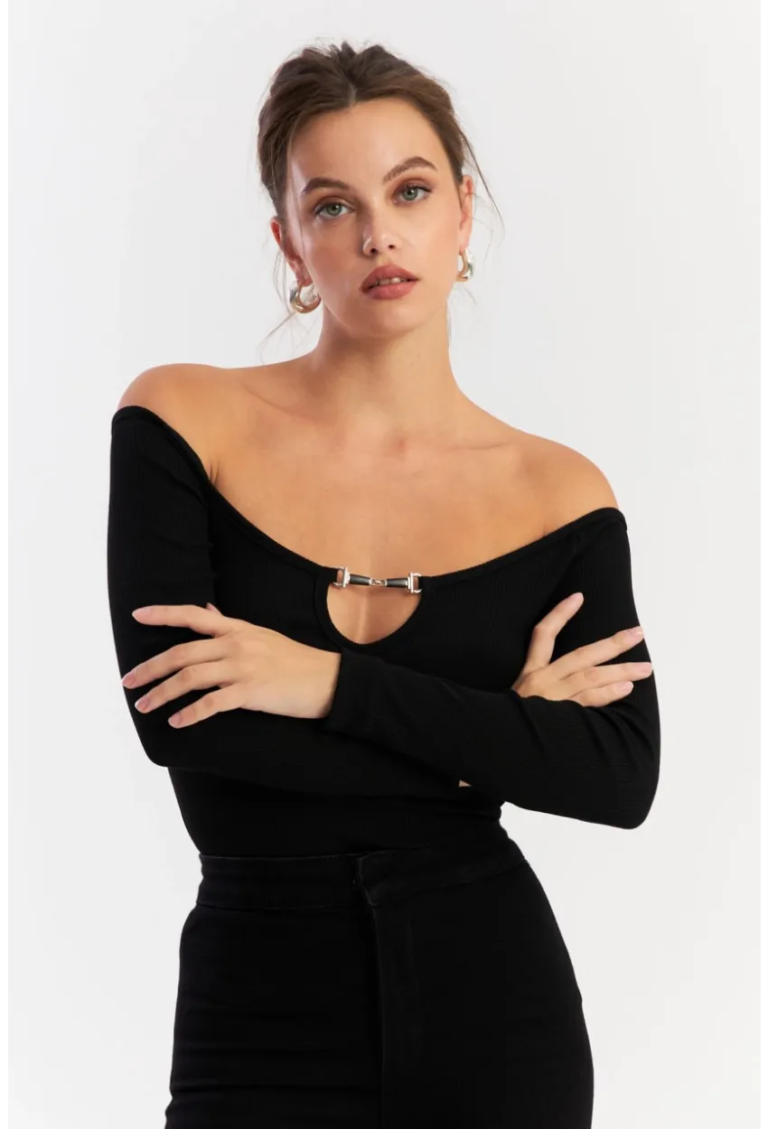 Kadın Siyah Aksesuarlı Kaşkorse Bluz EY2918