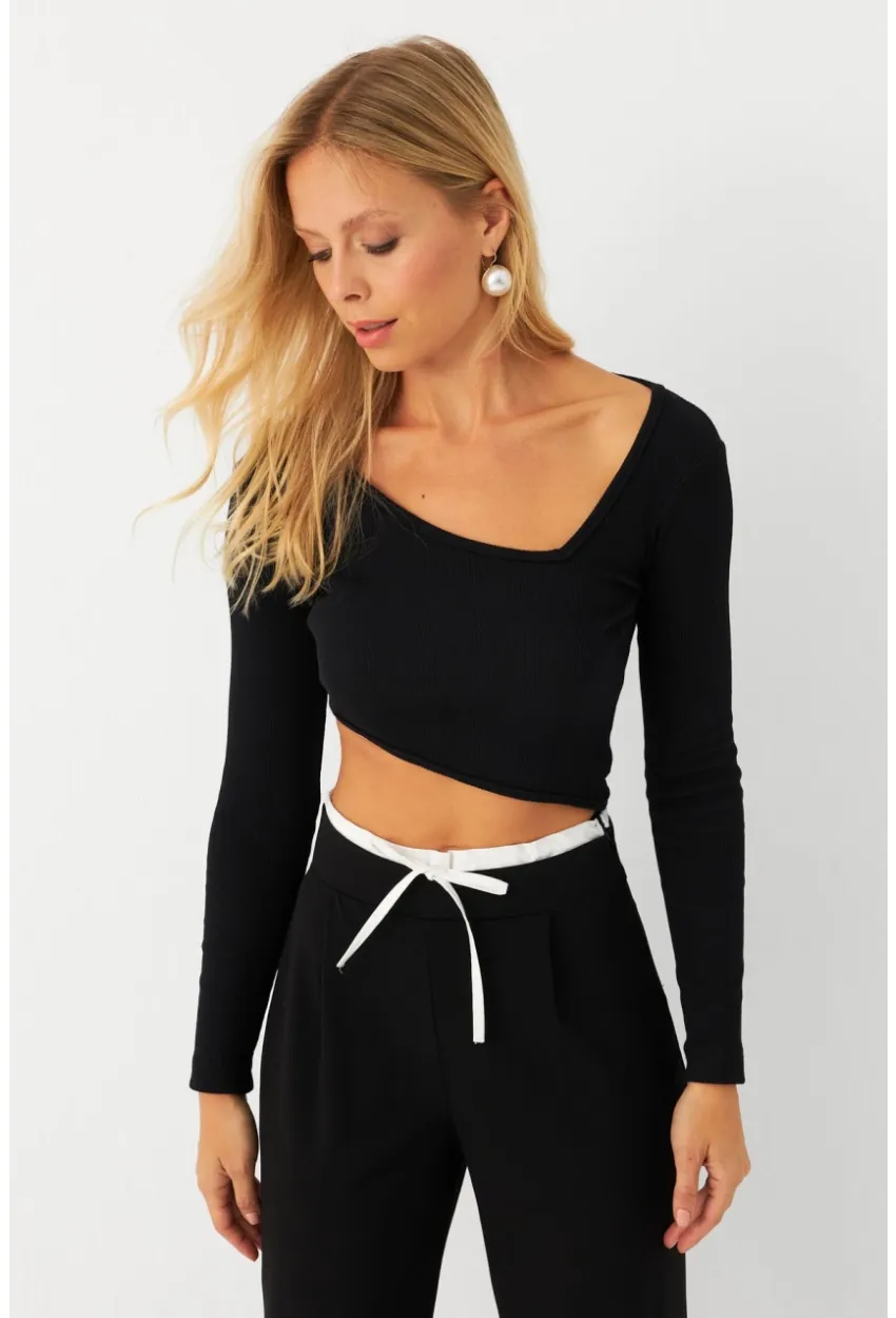Kadın Siyah Asimetrik Crop Bluz EY2997