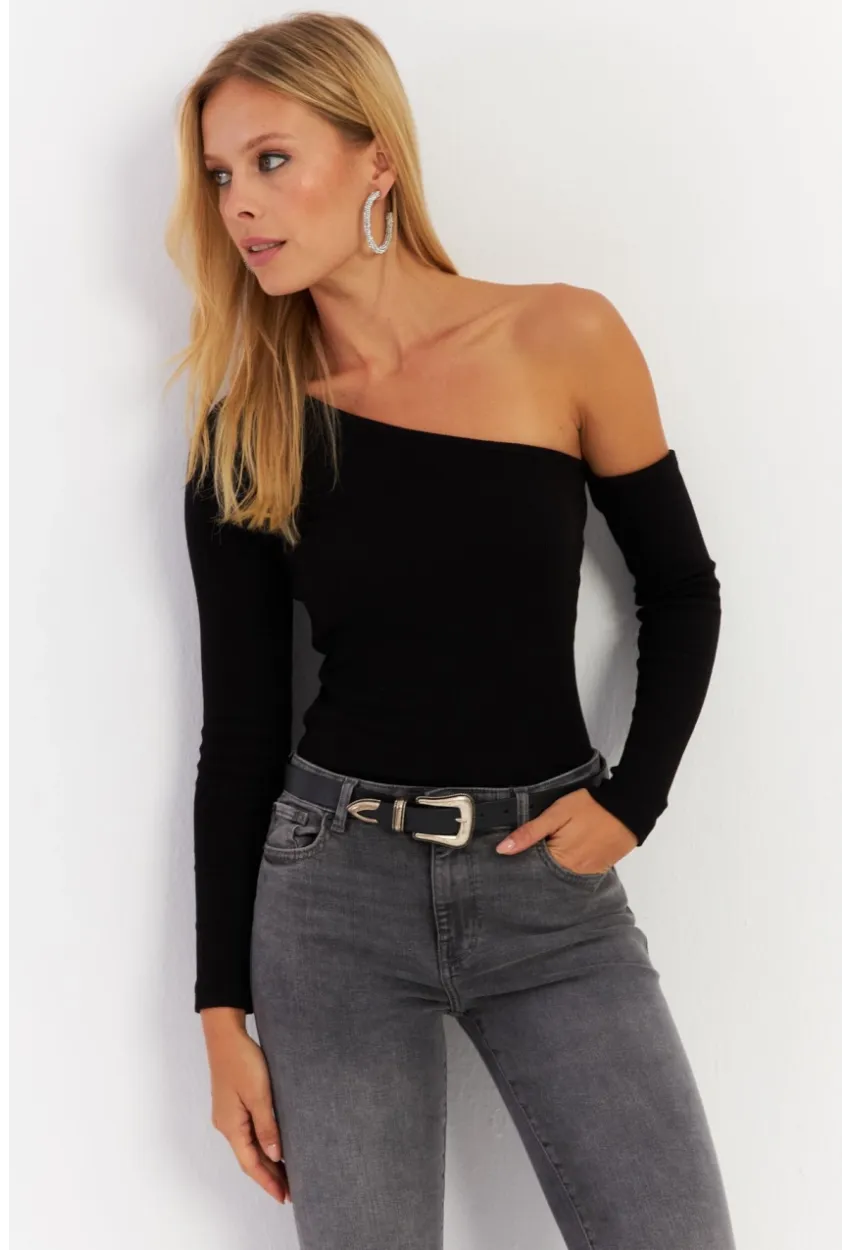 Kadın Siyah Asimetrik Kollu Kaşkorse Bluz HOR1