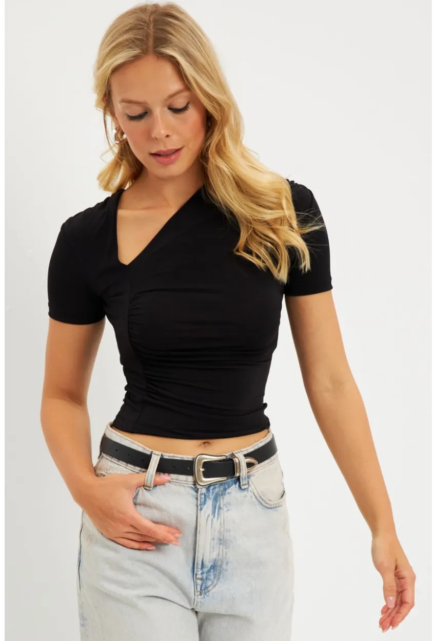 Kadın Siyah Asimetrik Yaka Büzgülü Bluz YZ1081