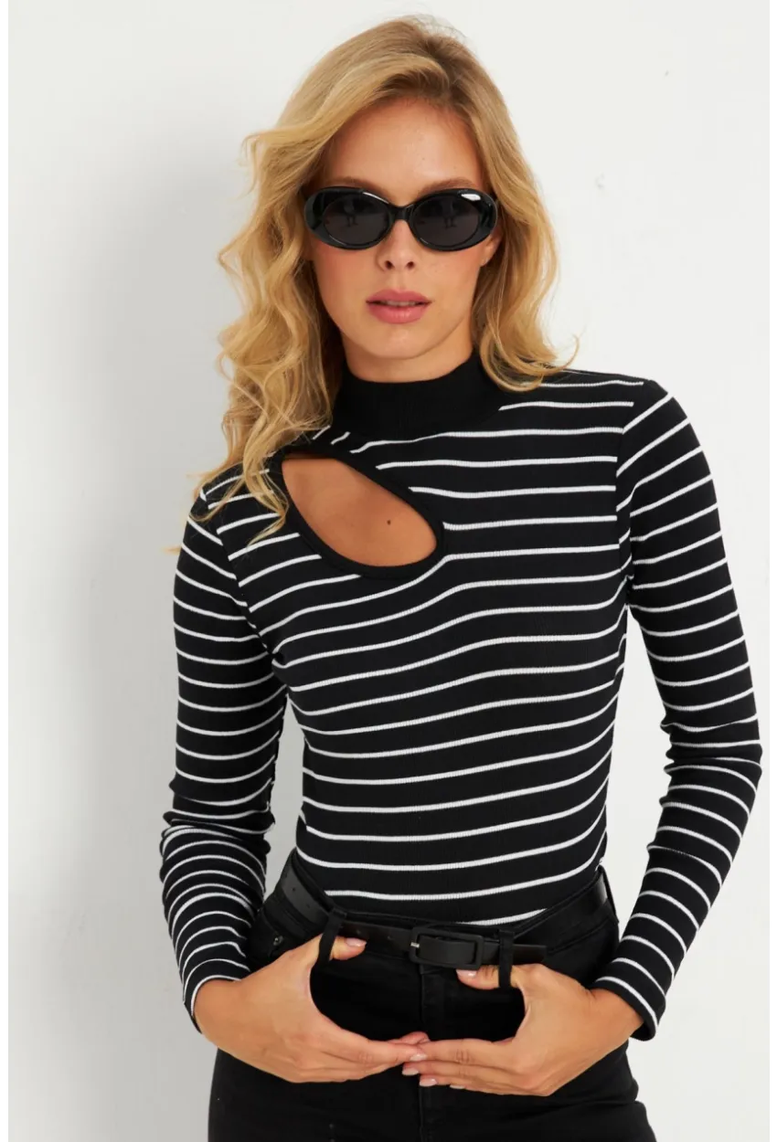 Kadın Siyah-Beyaz Çapraz Yaka Yarım Balıkçı Bluz B1404