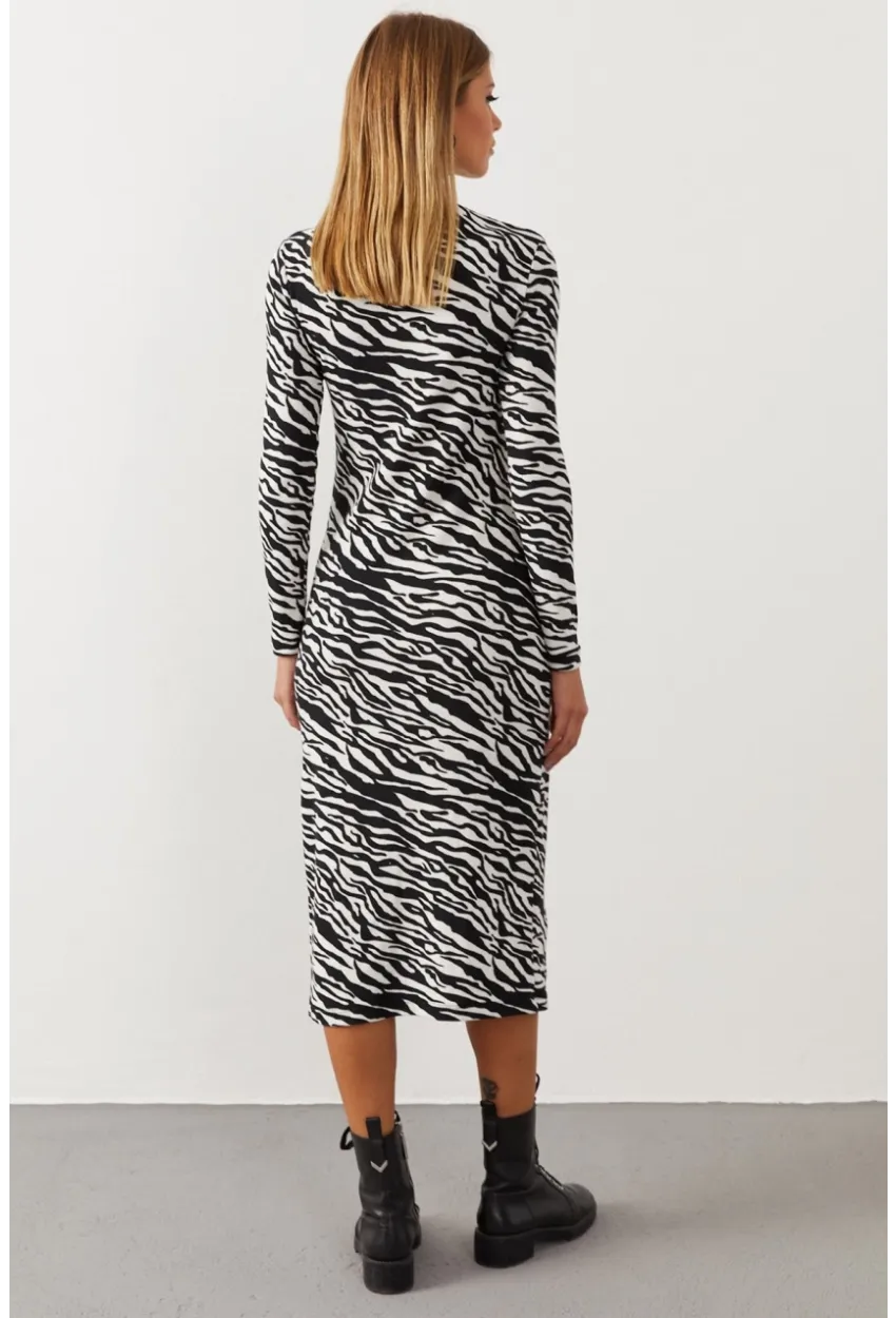 Kadın Siyah-Beyaz Çift Yırtmaçlı Zebra Desen Elbise EY1066