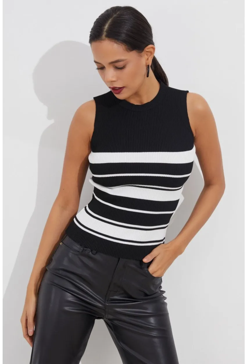 Kadın Siyah-Beyaz Çizgili Kolsuz Triko Bluz YV113