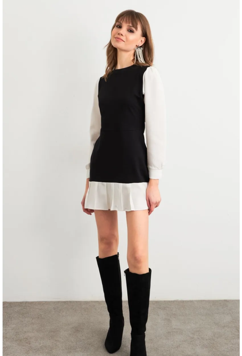 Kadın Siyah-Beyaz Renk Bloklu Mini Elbise HOR0052