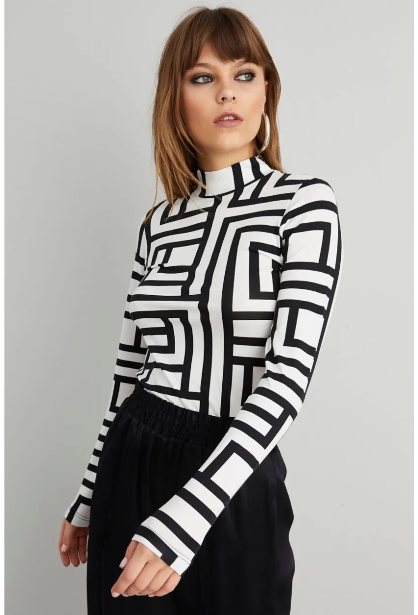 Kadın Siyah-Beyaz Yarım Balıkçı Desenli Bluz LPP1147