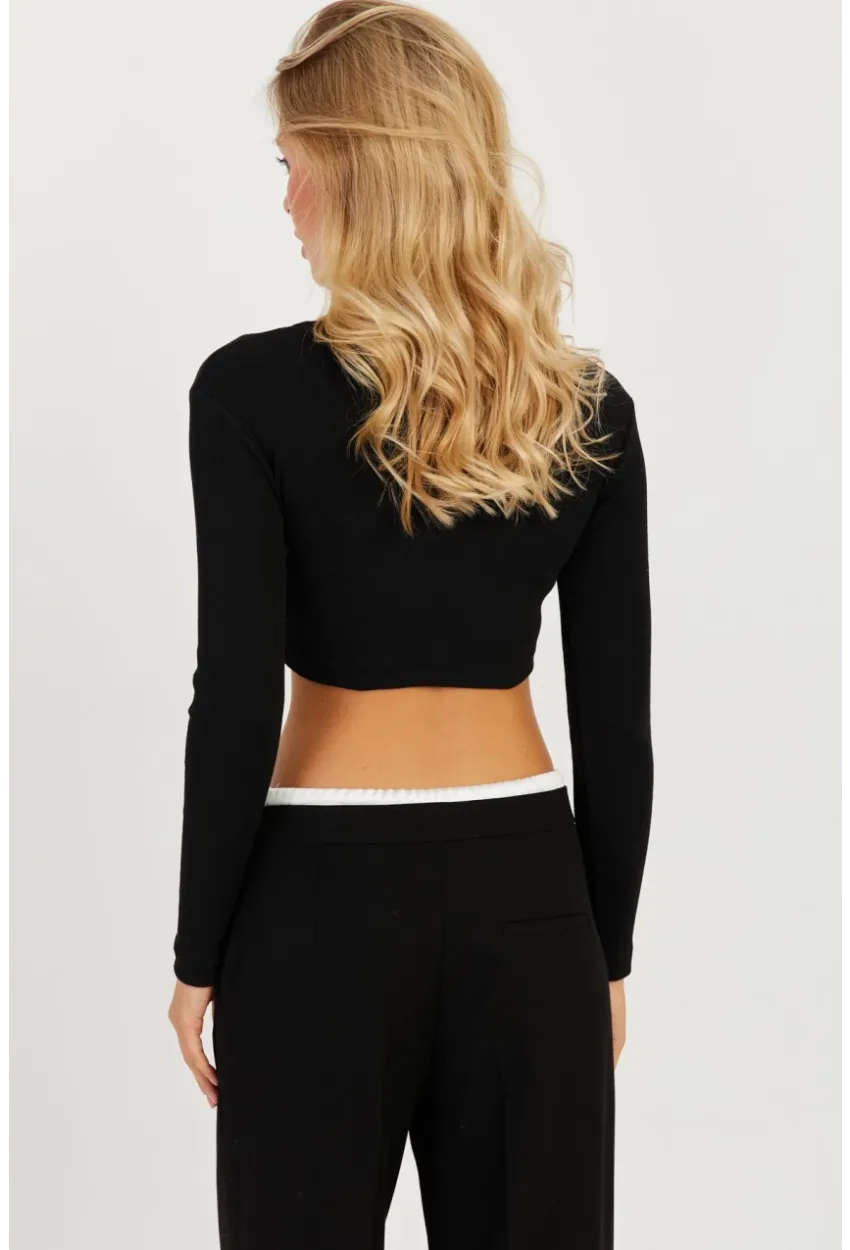 Kadın Siyah Büzgülü Düğme Detaylı Crop Bluz EY2716