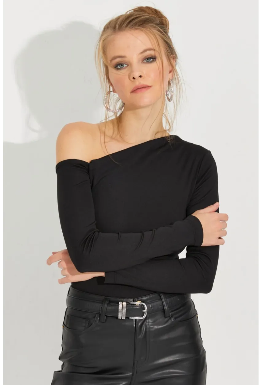 Kadın Siyah Çapraz Yaka Bluz EY2597