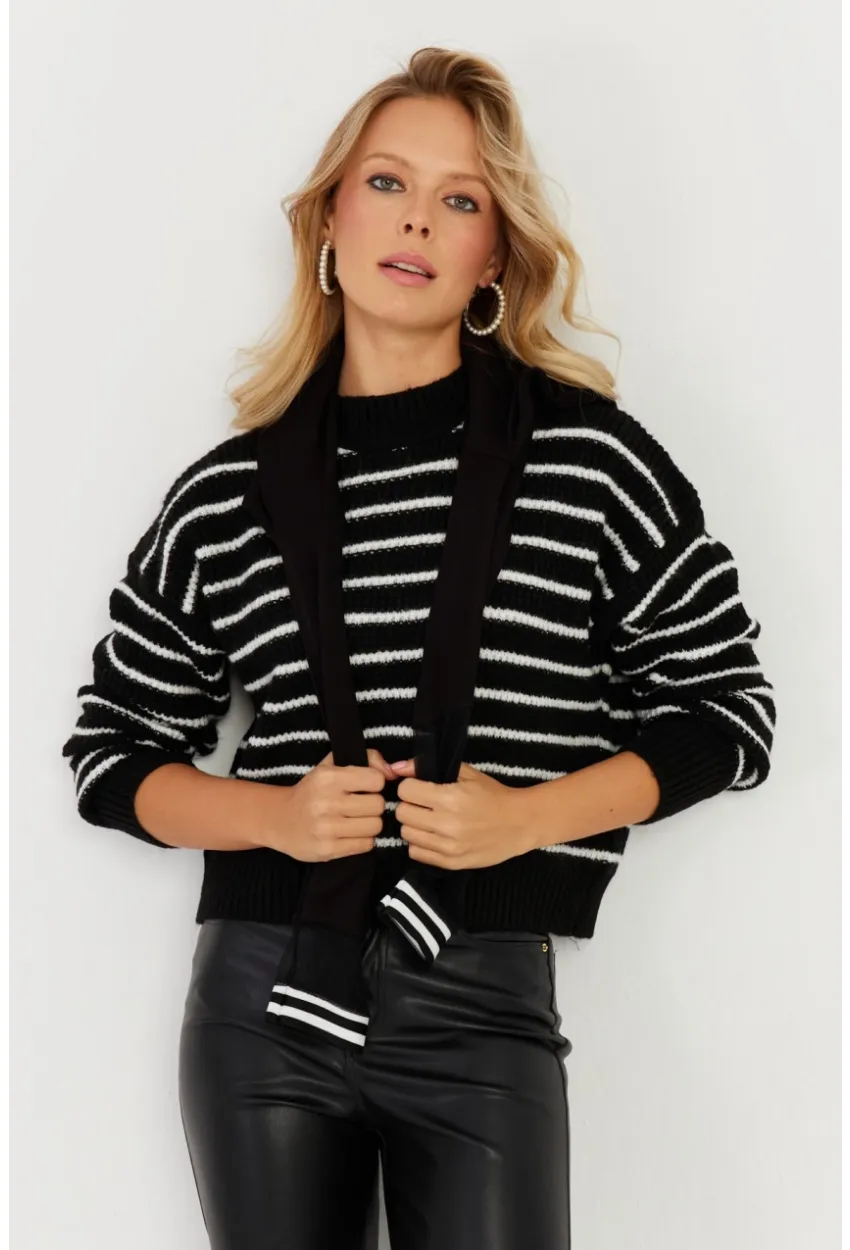 Kadın Siyah Çizgili Kısa Kazak YV219