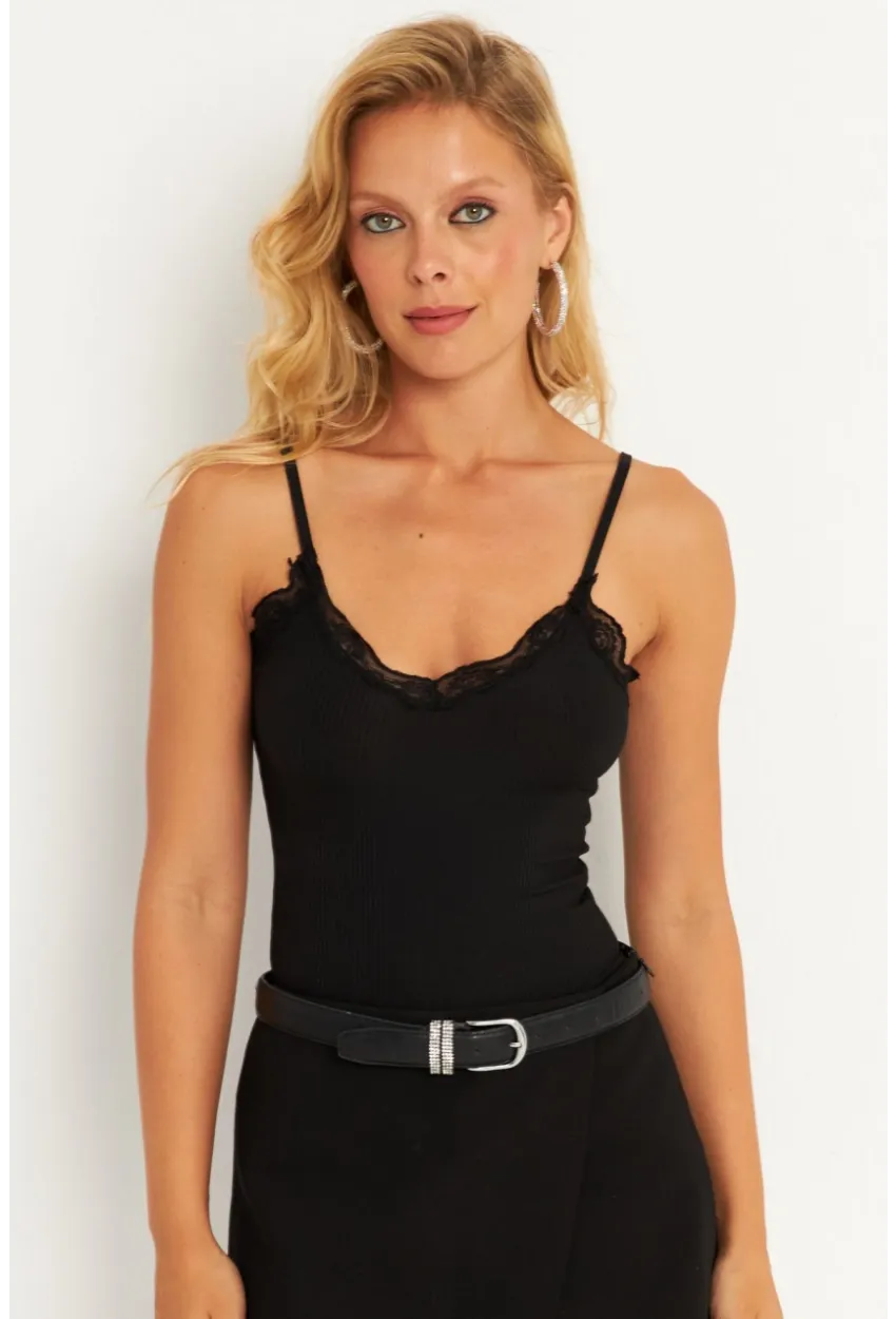 Kadın Siyah Dantel Detaylı Bluz MK18