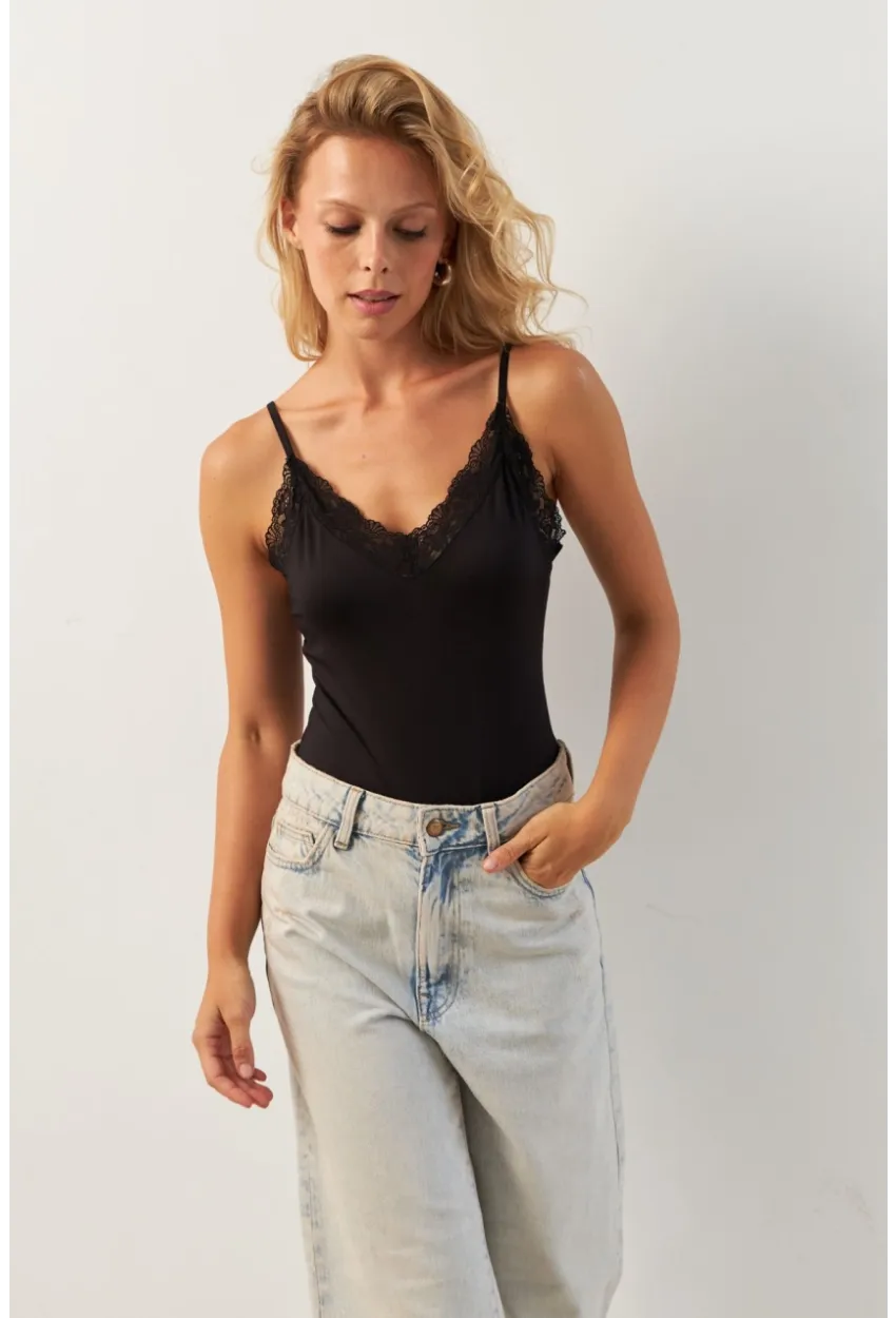 Kadın Siyah Dantel Detaylı Çıtçıtlı Body RK41