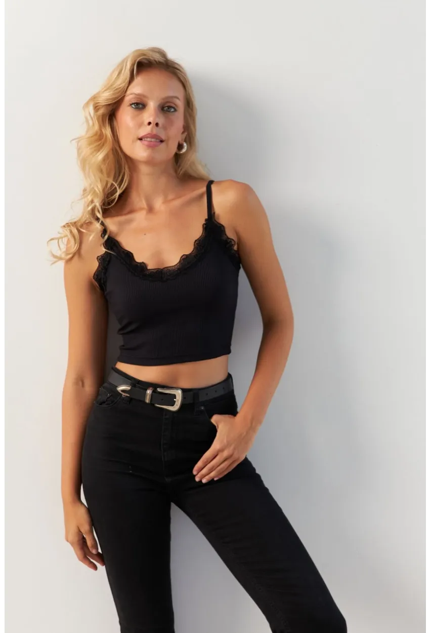 Kadın Siyah Dantel Detaylı Crop Bluz MK22