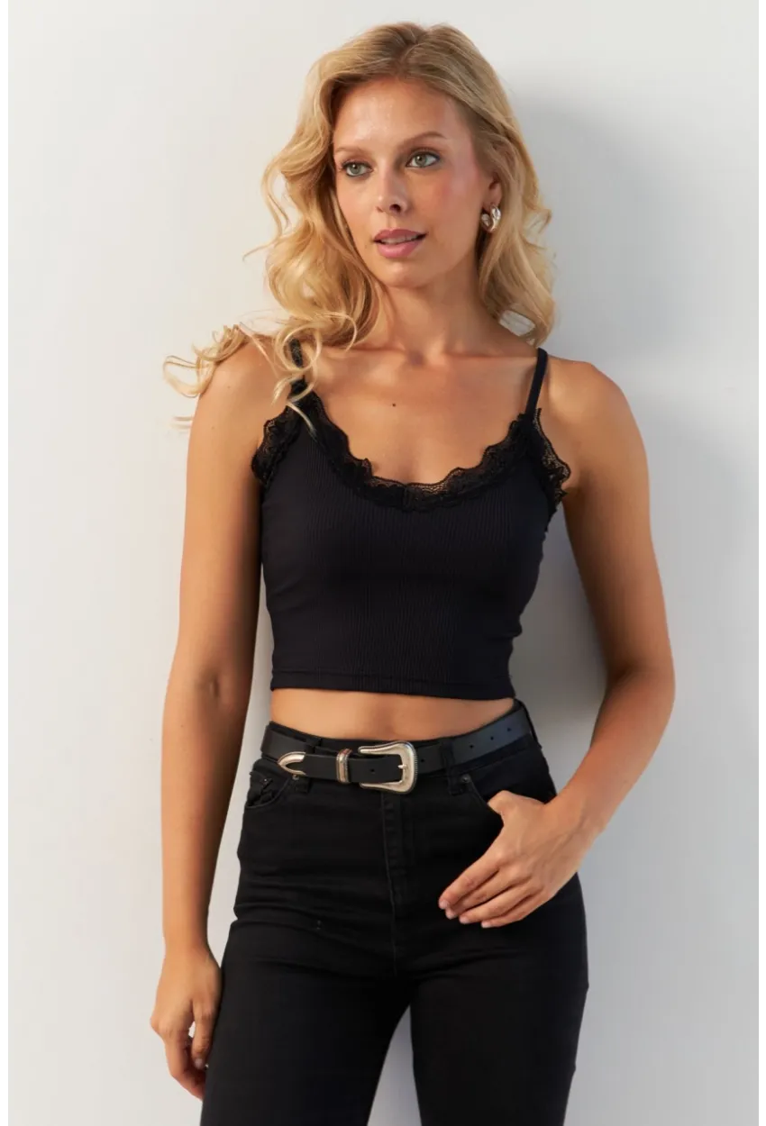 Kadın Siyah Dantel Detaylı Crop Bluz MK22
