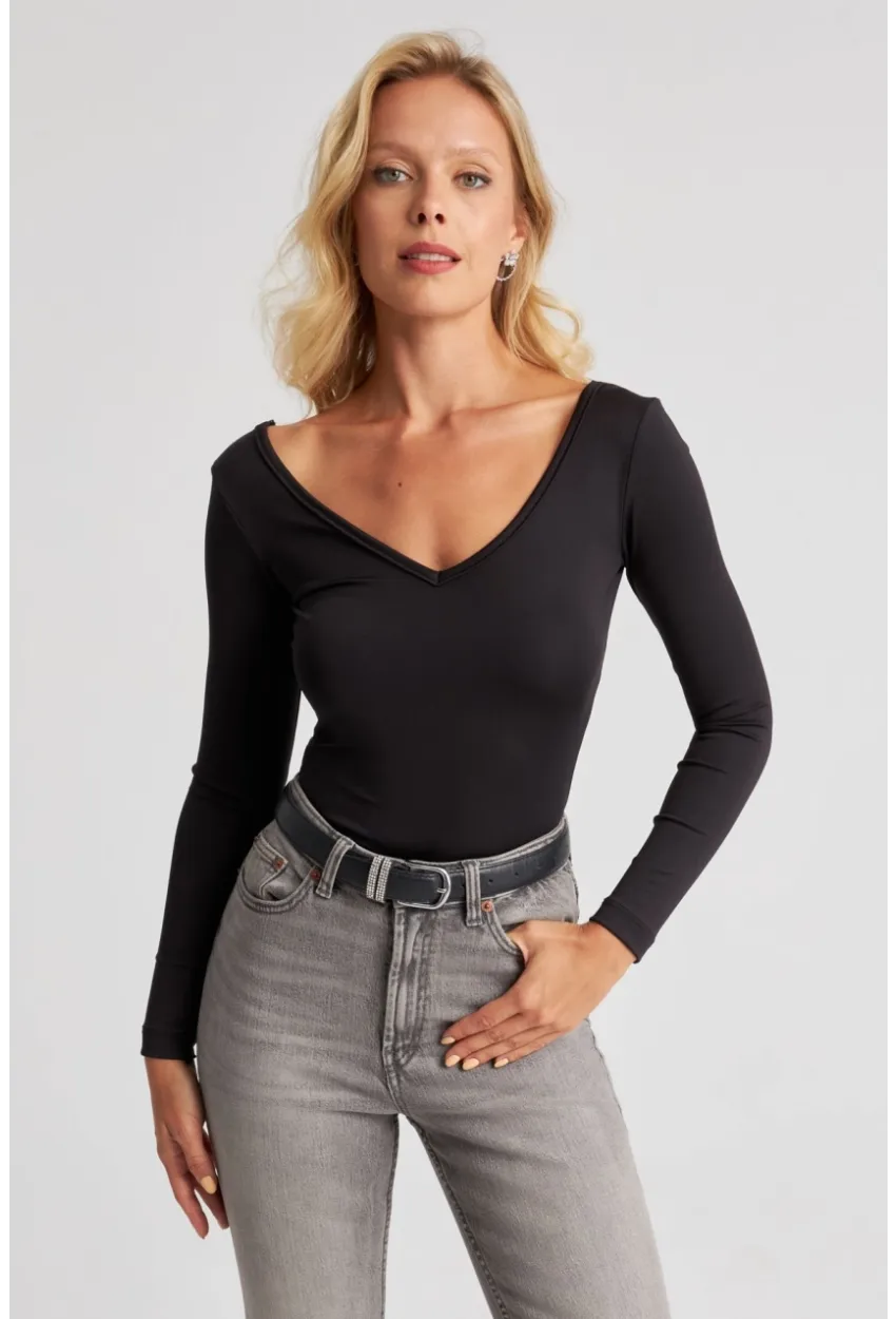 Kadın Siyah Dantel Detaylı V Yaka Bluz EY2672