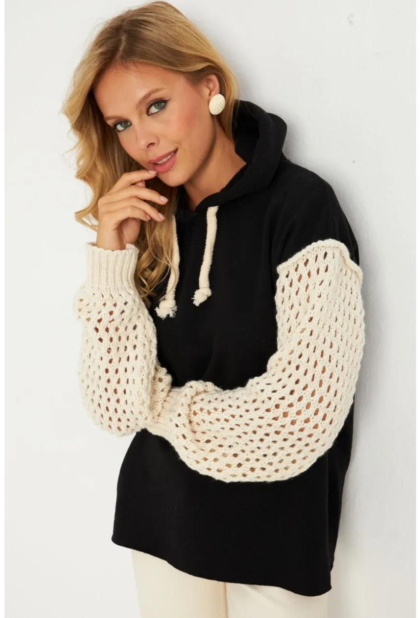 Kadın Siyah-Ekru Kolları Ajurlu Kapüşonlu Sweatshirt YLE12