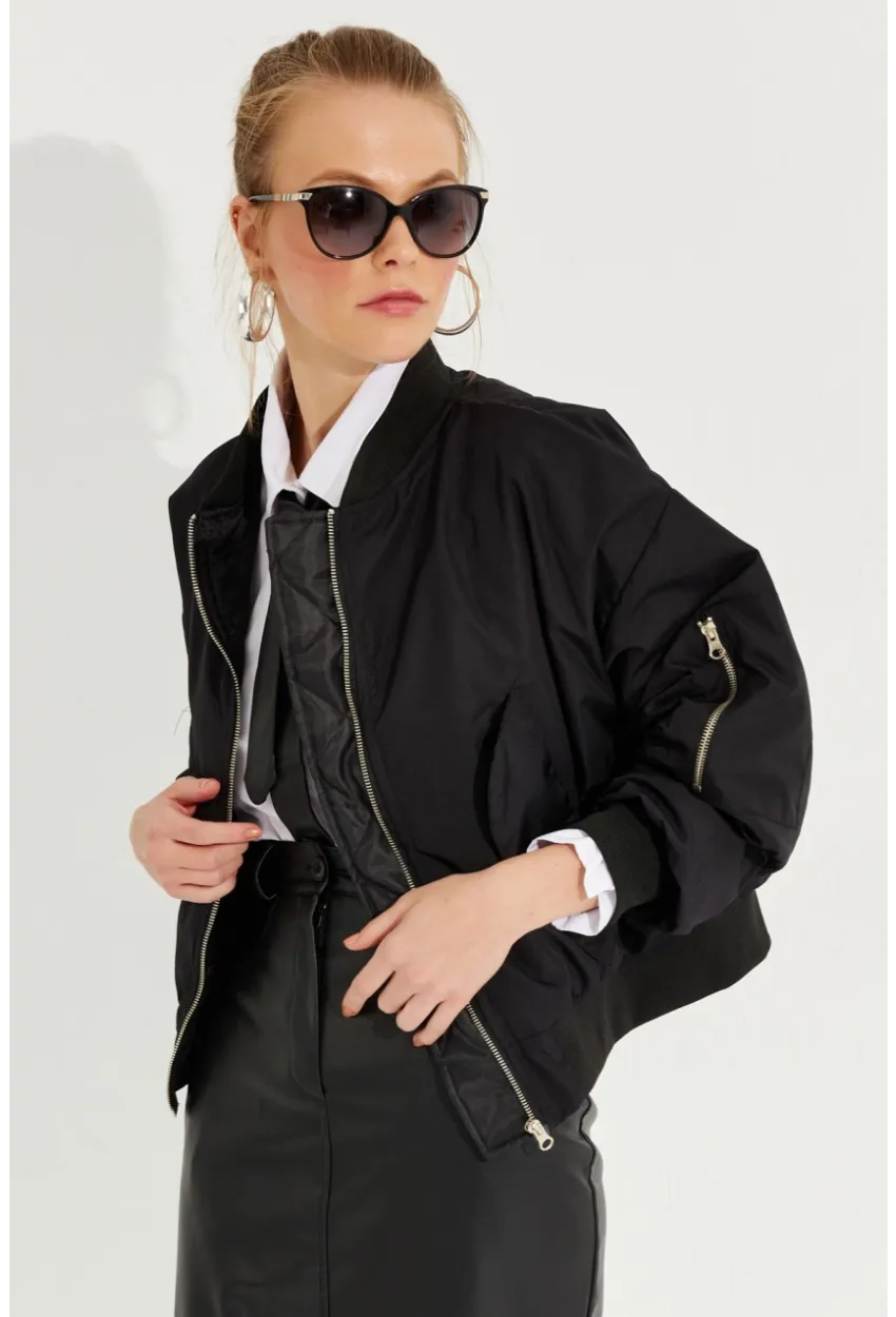 Kadın Siyah Fermuarlı Bomber Mont QRS8367