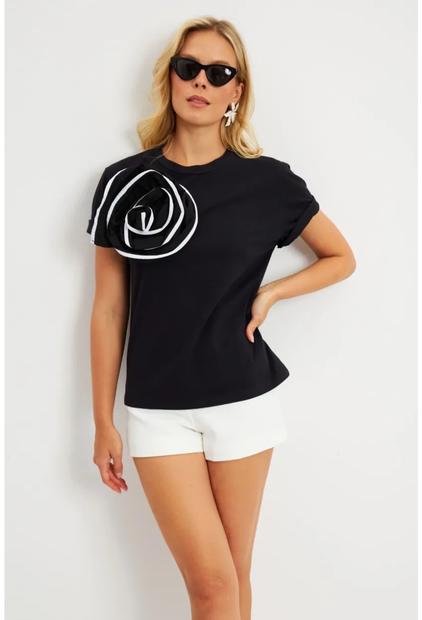Kadın Siyah Gül Aksesuarlı T-Shirt SF12740