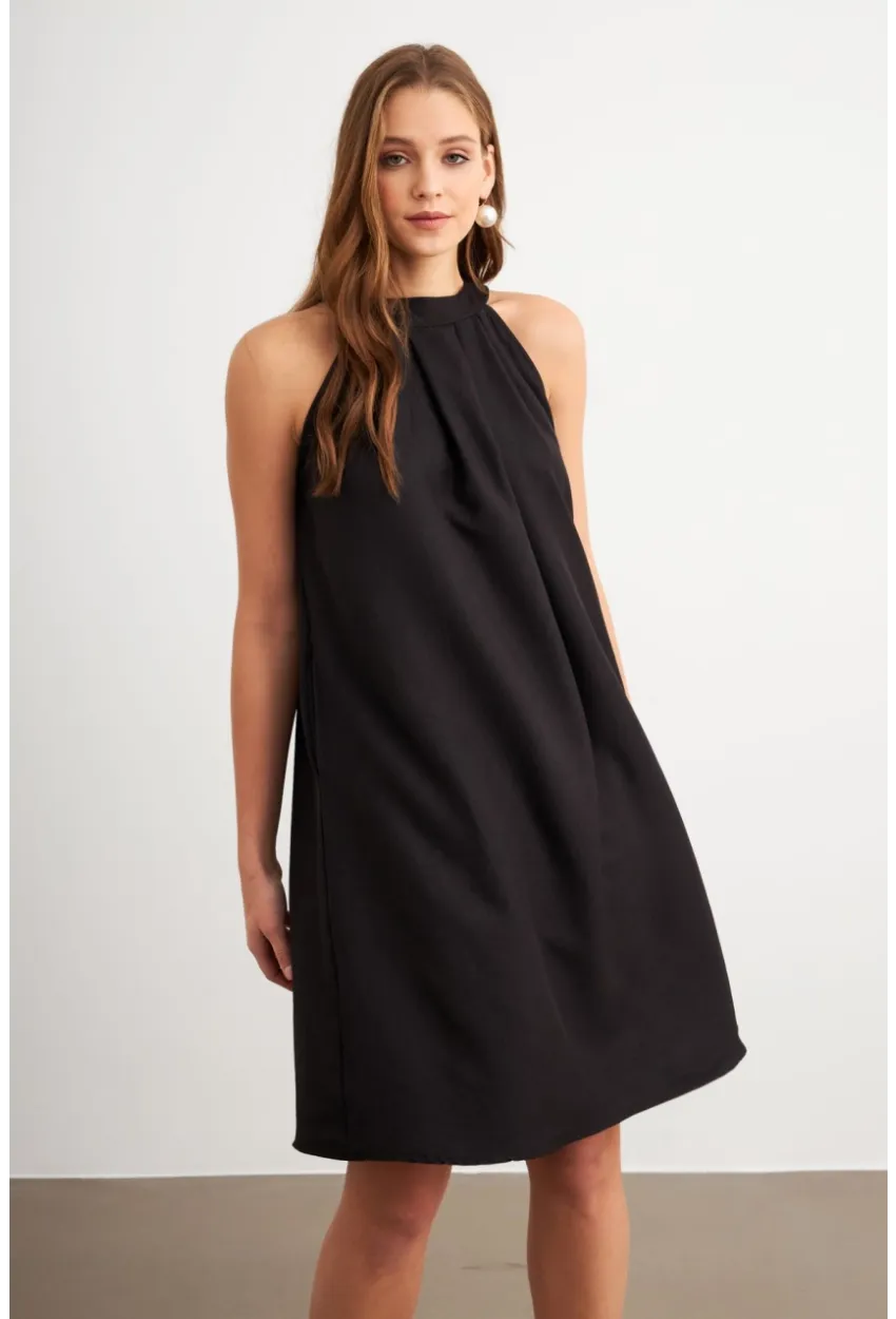 Kadın Siyah Halter Yaka Midi Elbise NH5029